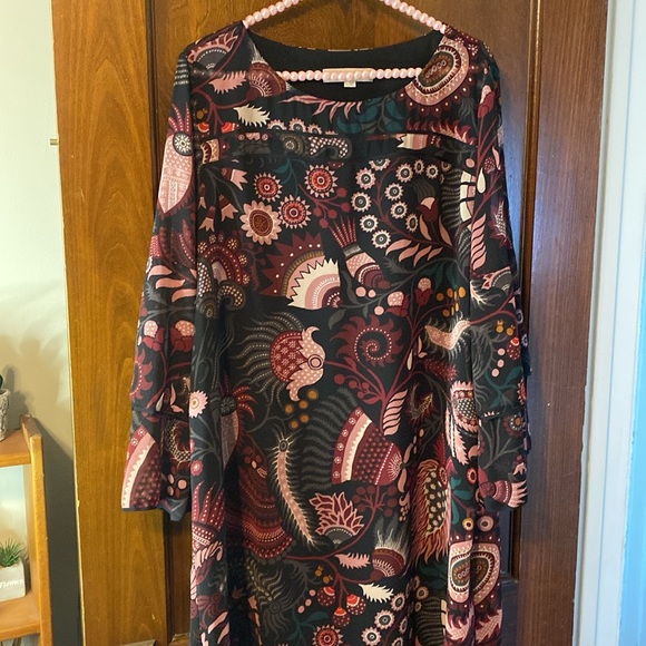 Beautiful Loft midi dress with sheer tiered half sleeves and floral print 😍😍 - Picture 3 of 11